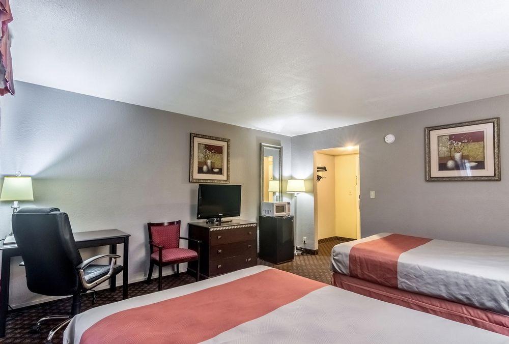 Oyo Townhouse Dodge City Ks エクステリア 写真