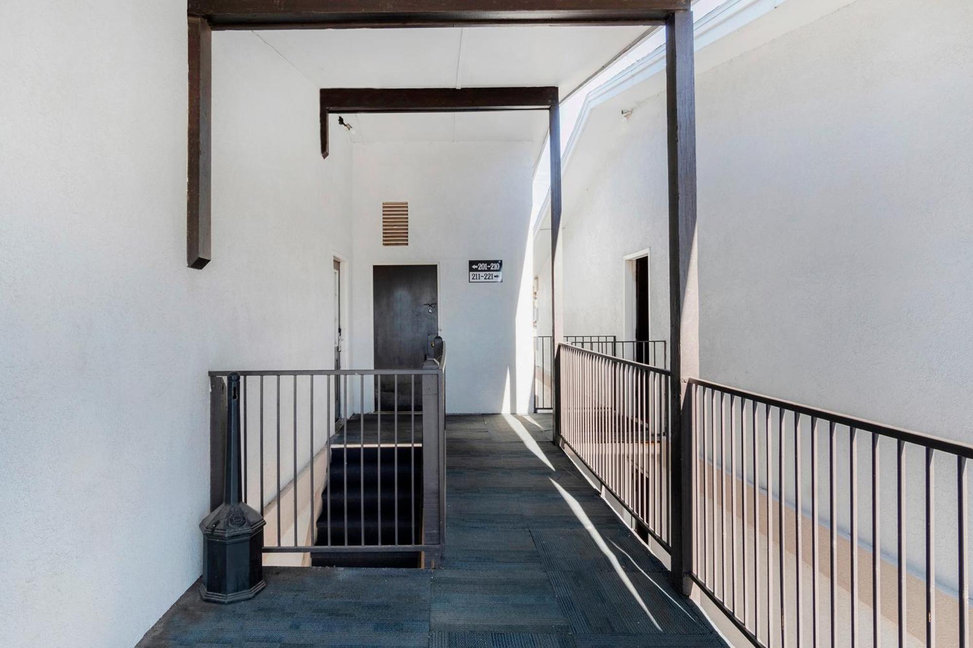 Oyo Townhouse Dodge City Ks エクステリア 写真